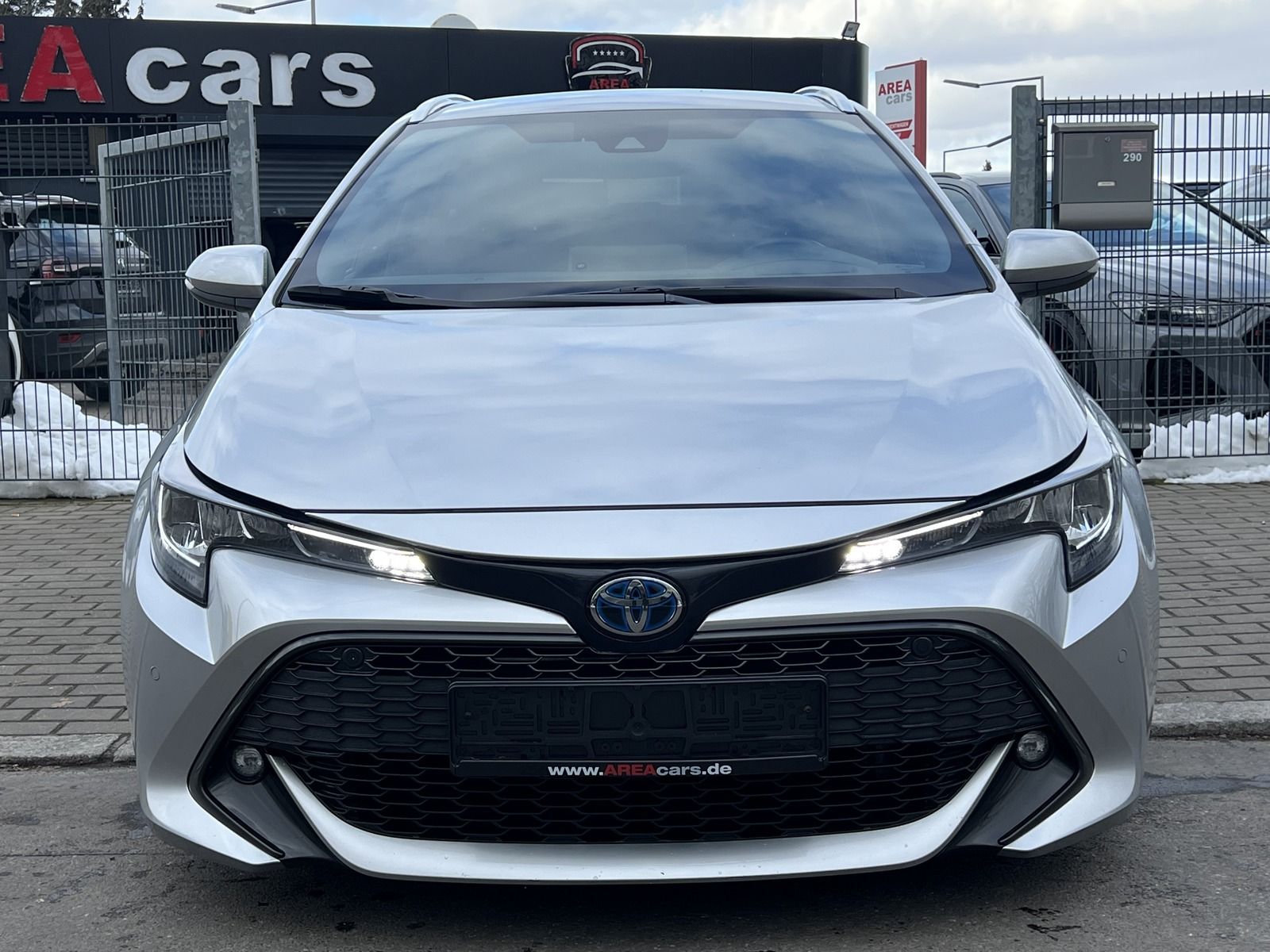 Toyota Corolla Touring Hybrid - Samsaru's Car Outlet