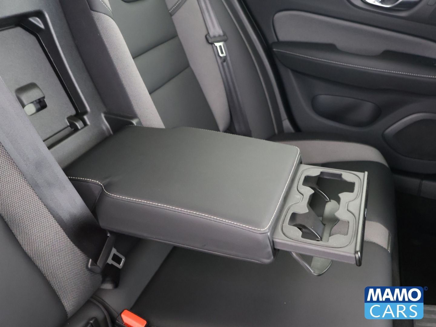 Volvo V60 T6 Recharge AWD Plus Dark Plug-In Hybrid