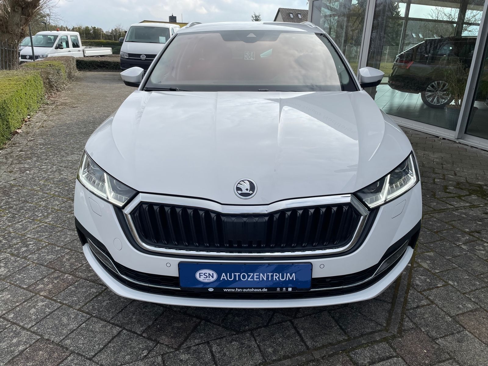 Skoda Octavia Combi 2.0 TDI Style - Samsaru's Car Outlet