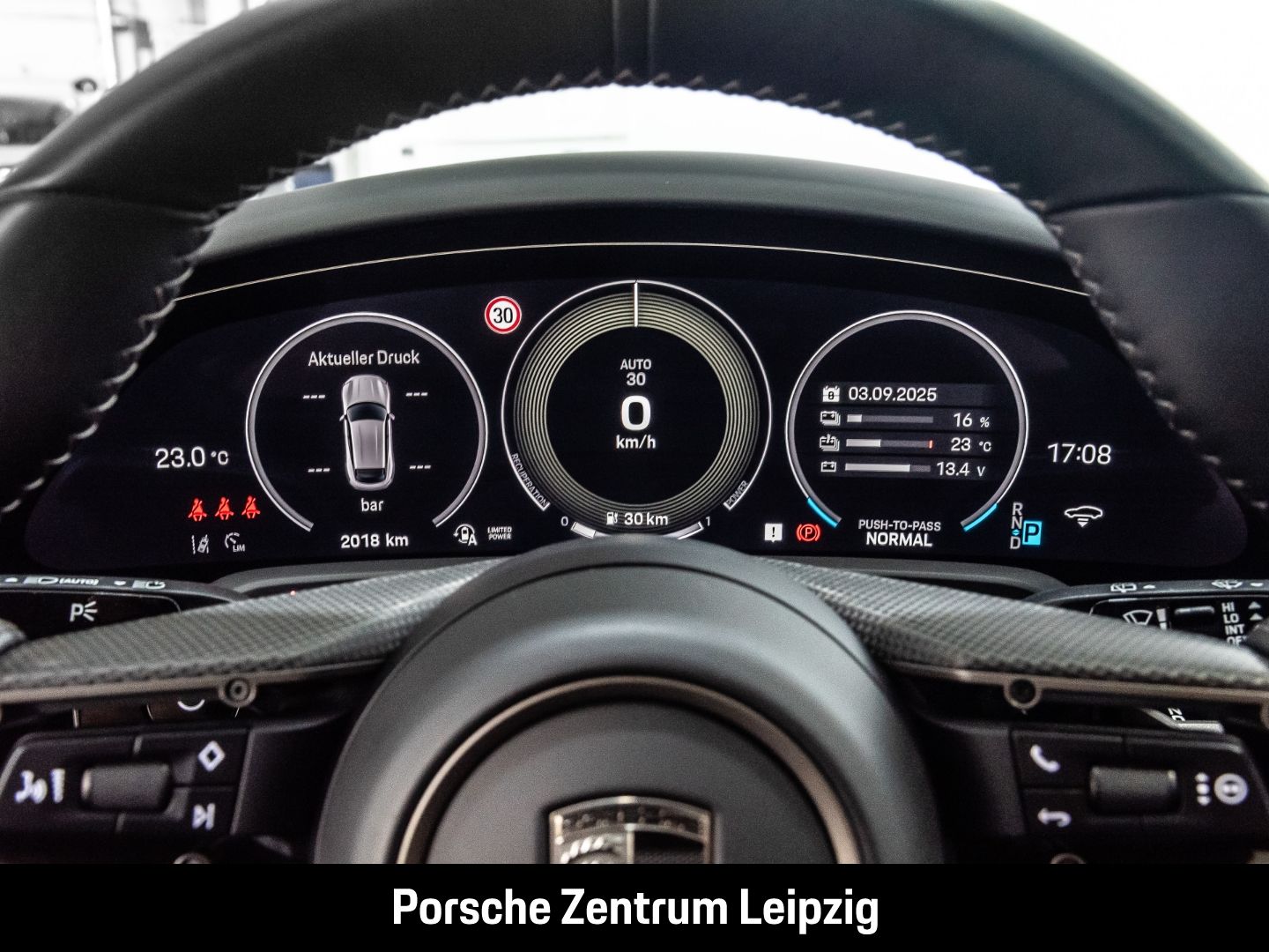 Porsche Taycan Turbo S Cross Turismo ActiveRide Burmeste