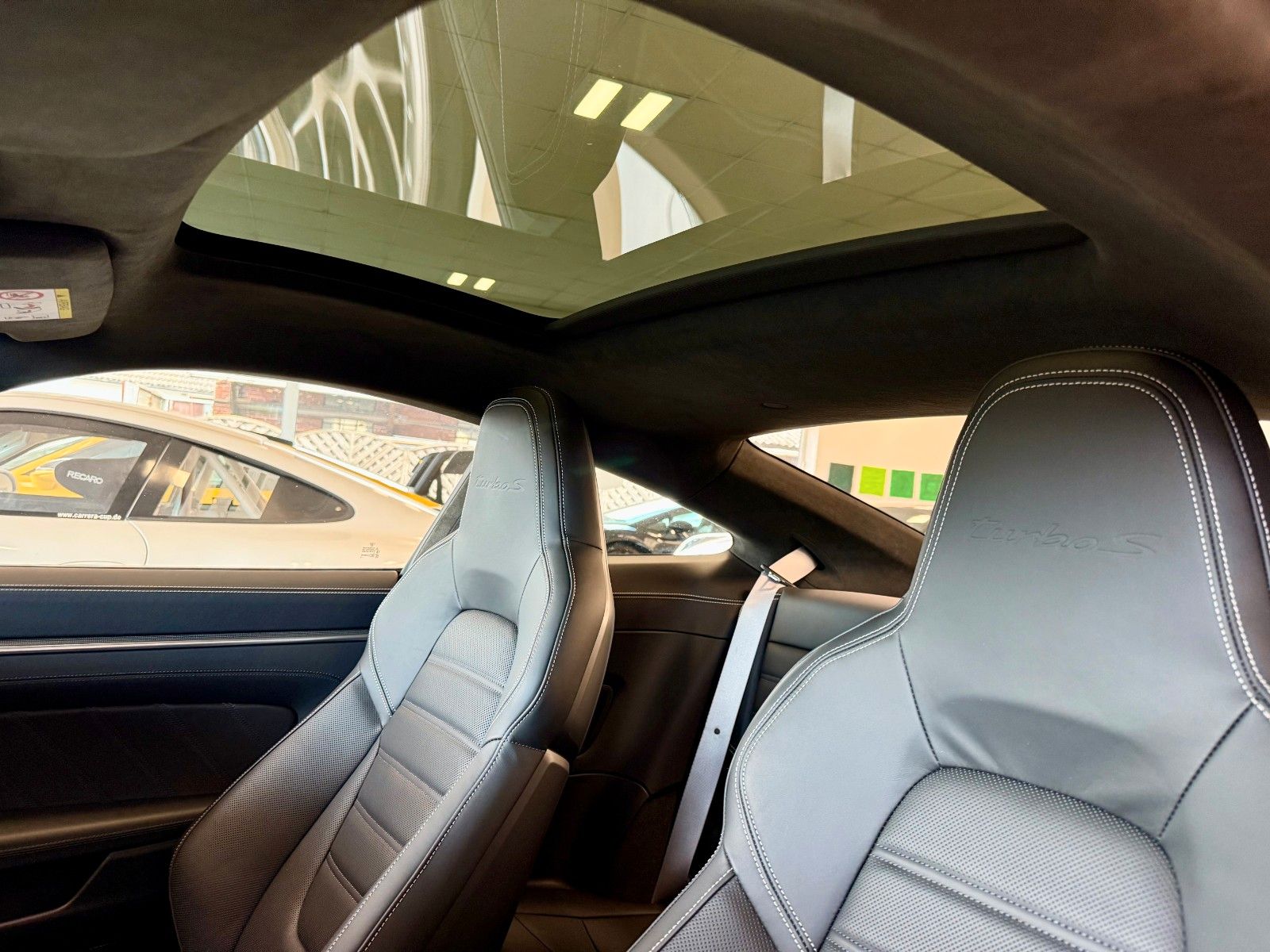 Porsche 911 992 Turbo S LIFT/SportDesign/Glasdach/ACC