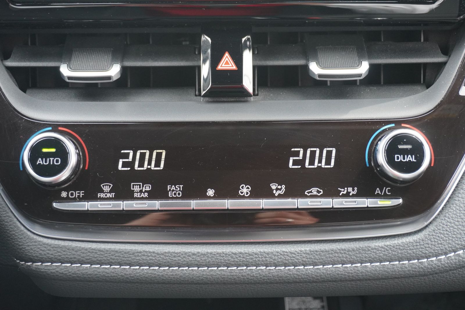 Toyota Corolla 2.0 Hybrid Lounge - Samsaru's Car Outlet