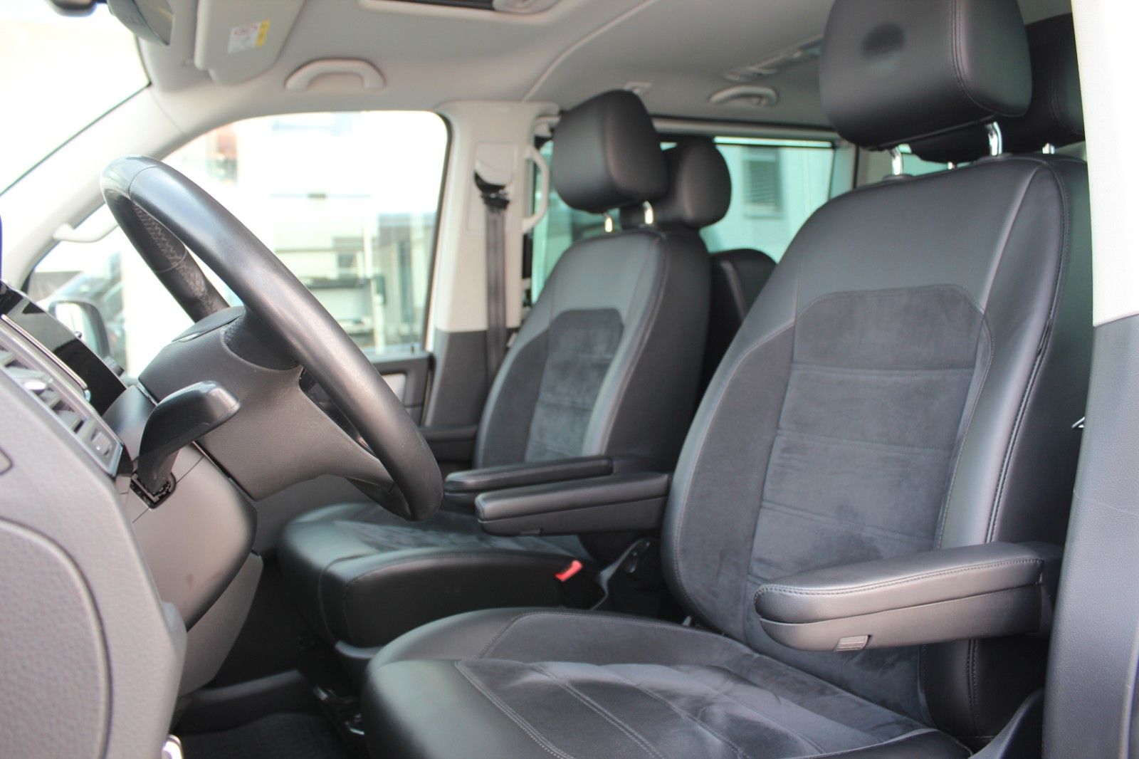 Volkswagen T6 Multivan Highline DSG - Samsaru's Car Outlet