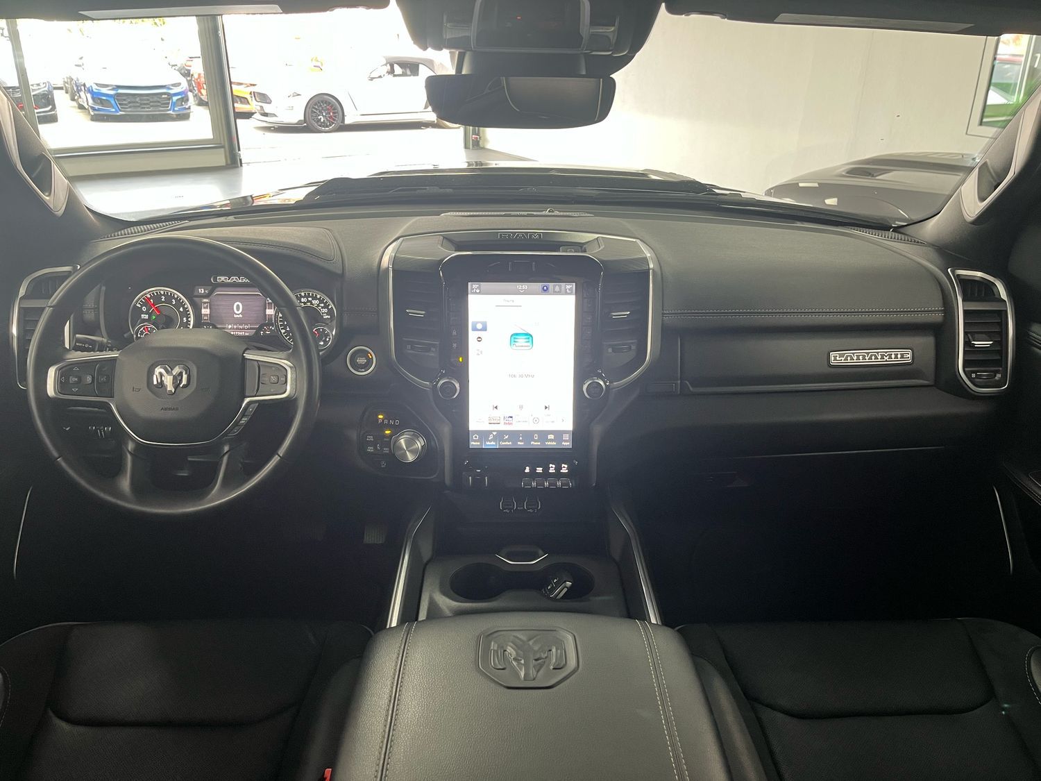 Dodge RAM 5,7l V8 *LARAMIE/12 Zoll Display/LED/AHK/SHZ