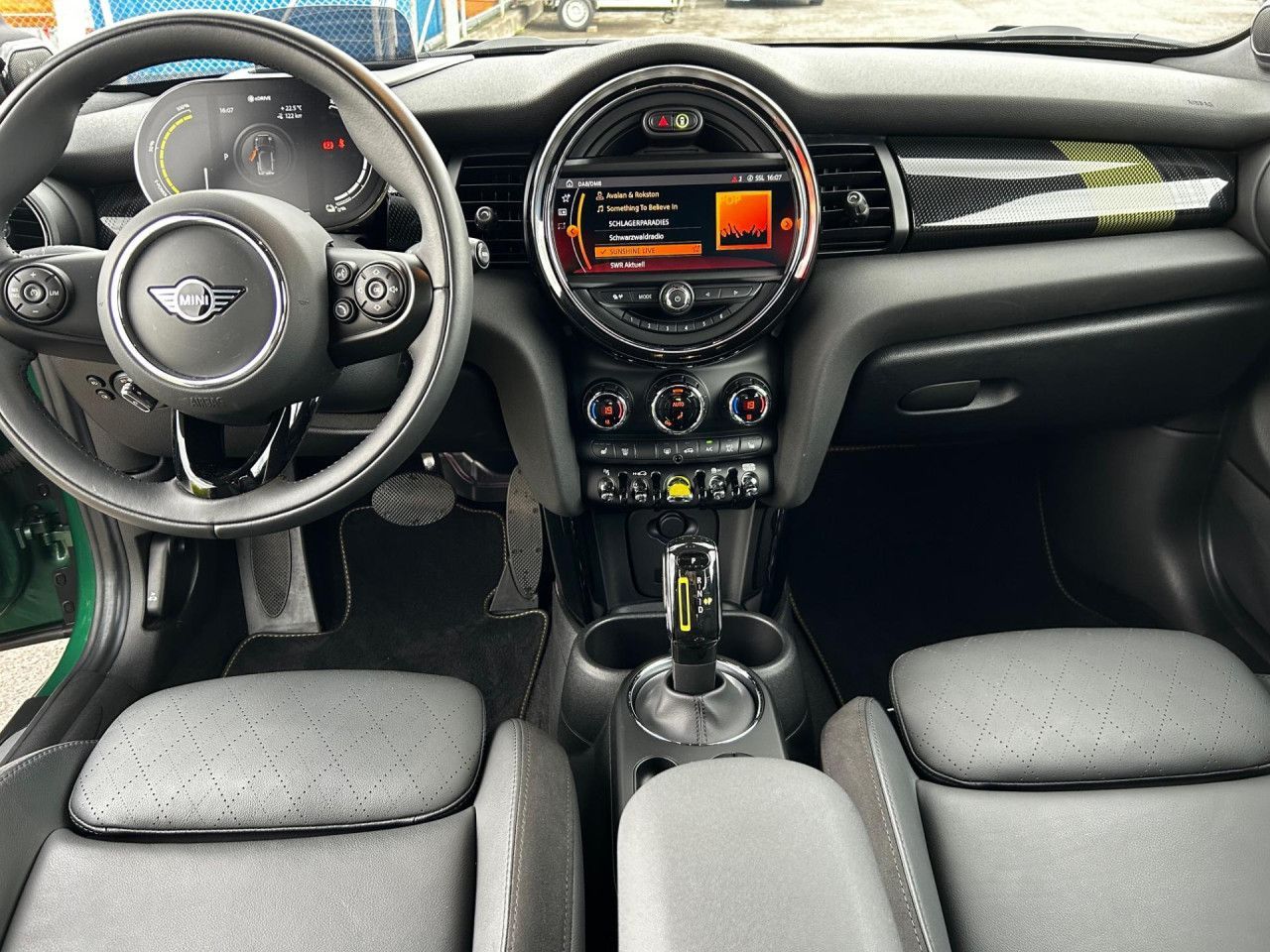 MINI Cooper SE - Samsaru's Car Outlet