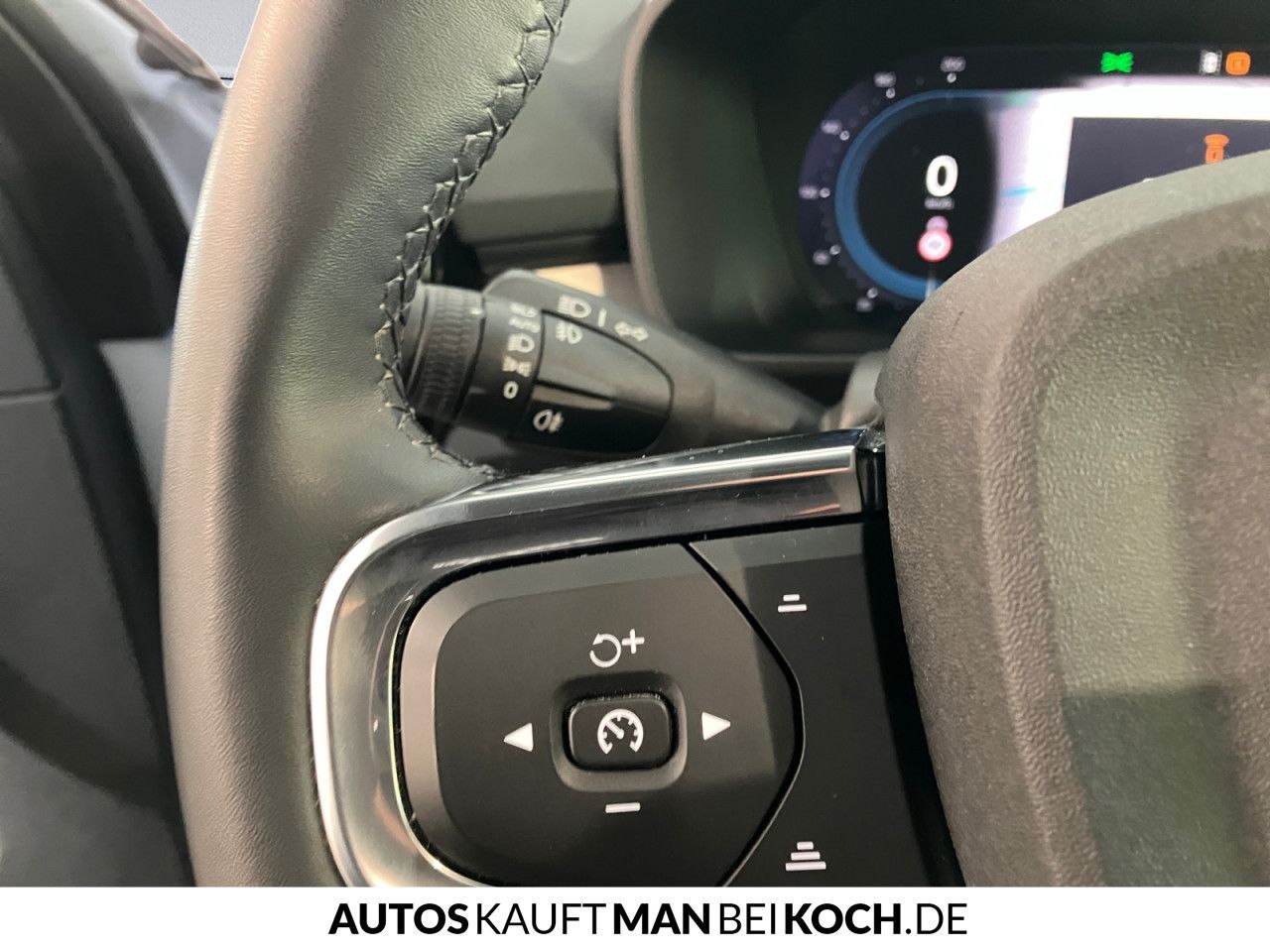 Volvo XC40 B3 DKG Core AHK LED SHZ/LHZ NAVI PDC/CAM!