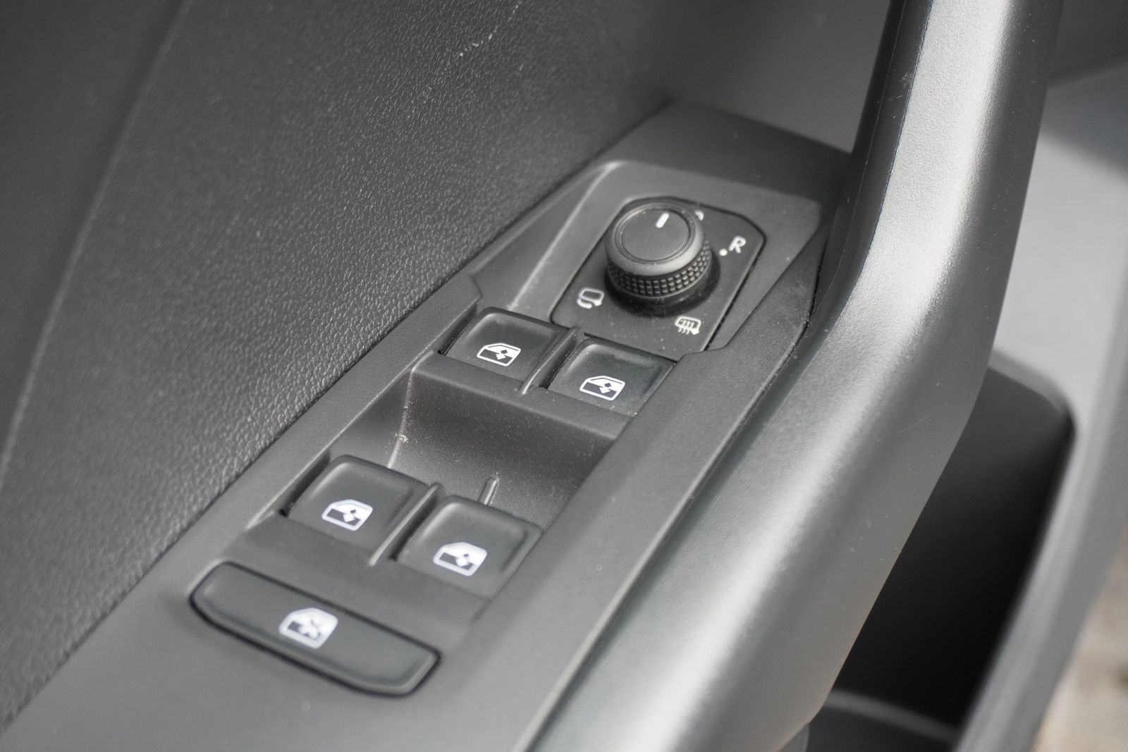 Volkswagen T-Cross 1.0 TSI - Samsaru's Car Outlet