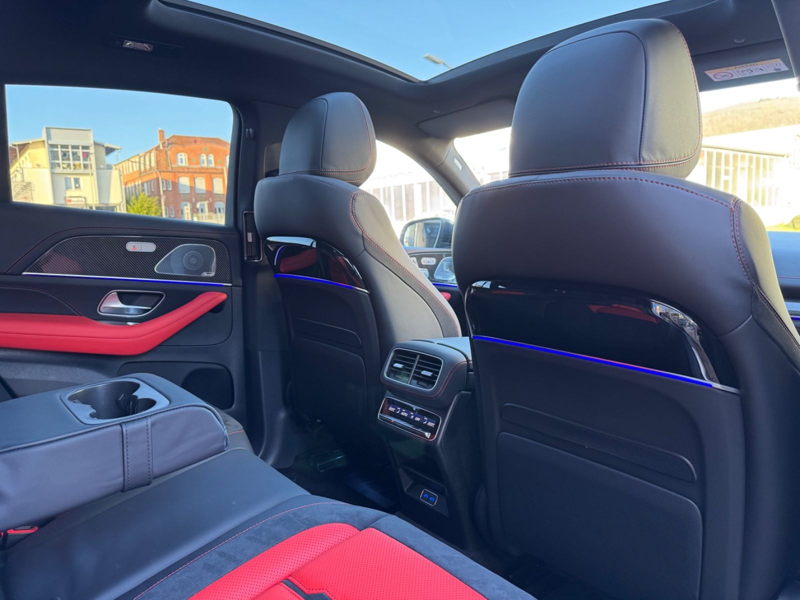 Mercedes-Benz COUPÉ|ROT|MY26|CARBON|BURMESTER|HEAD-UP|MASSAGE|