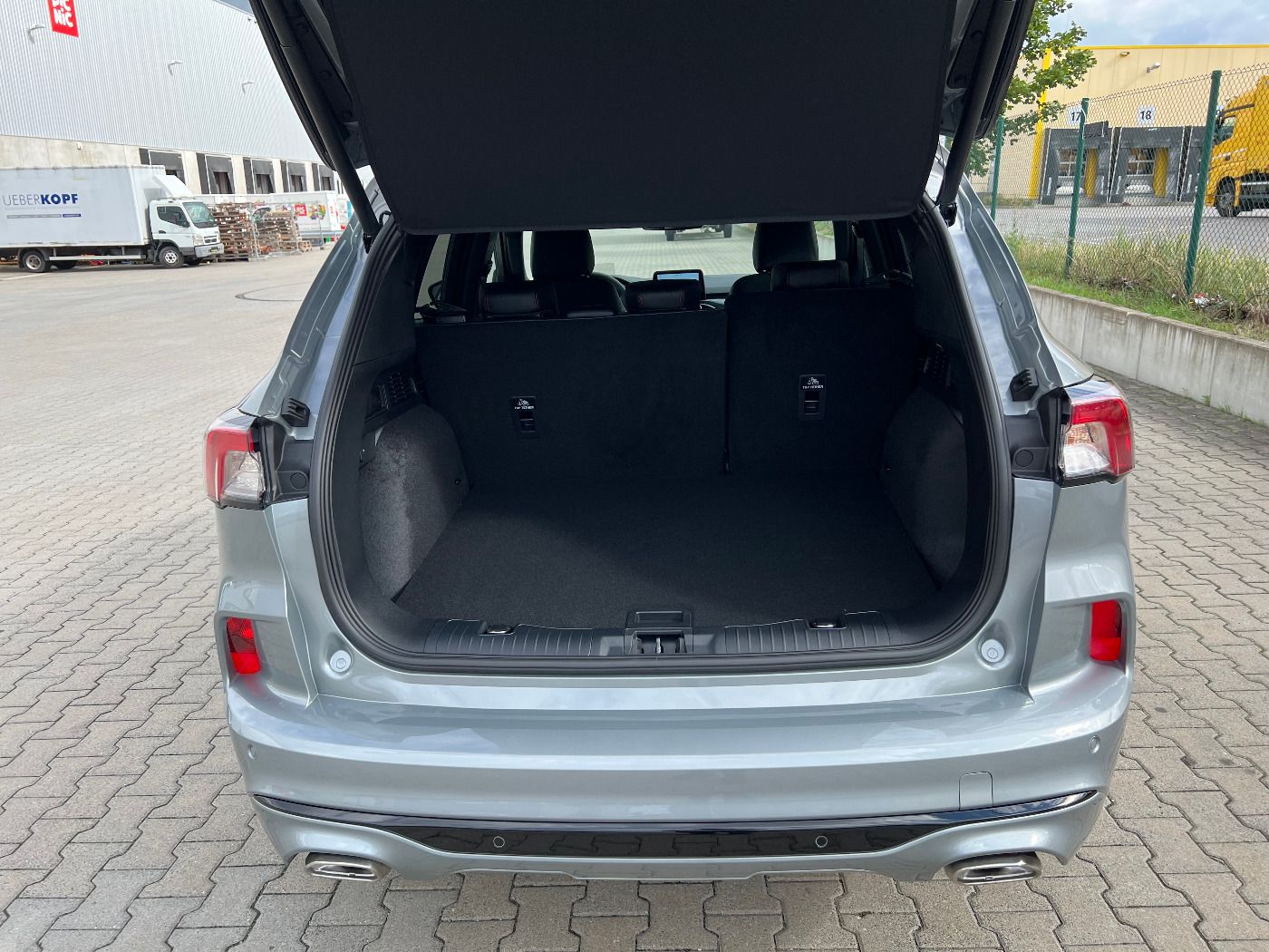 Ford KUGA ST-LINE X - Samsaru's Car Outlet