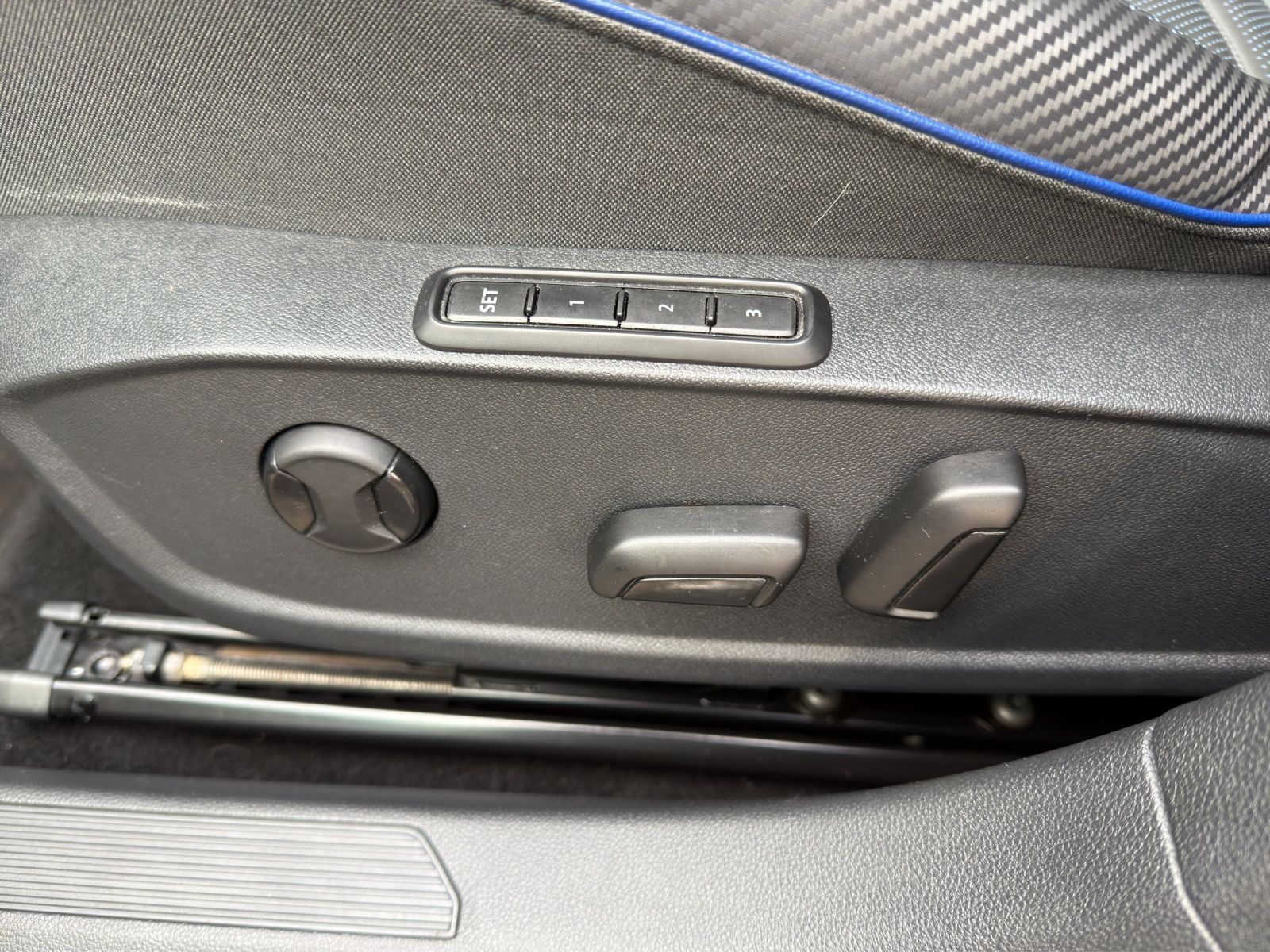 Volkswagen Golf Variant R LEDER LM19 HuD H/K