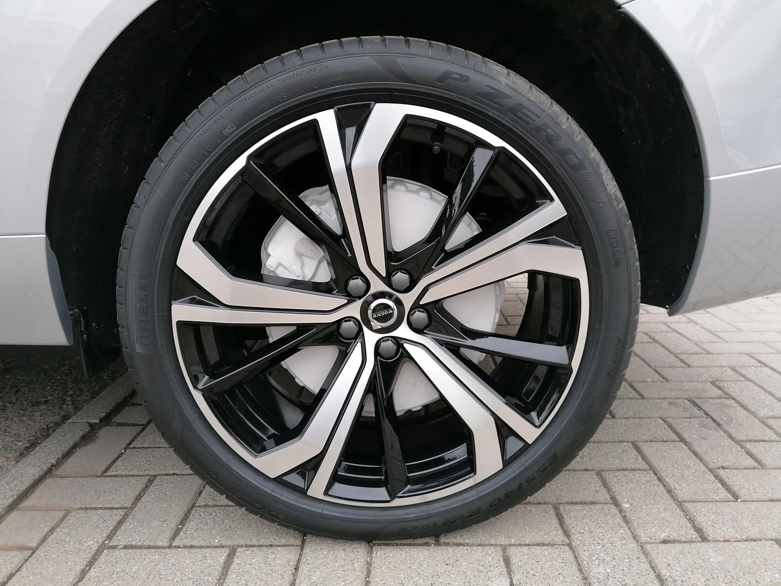 Volvo XC60 T6 AWD Recharge Plus Dark 0,5% 21" FHZ LED