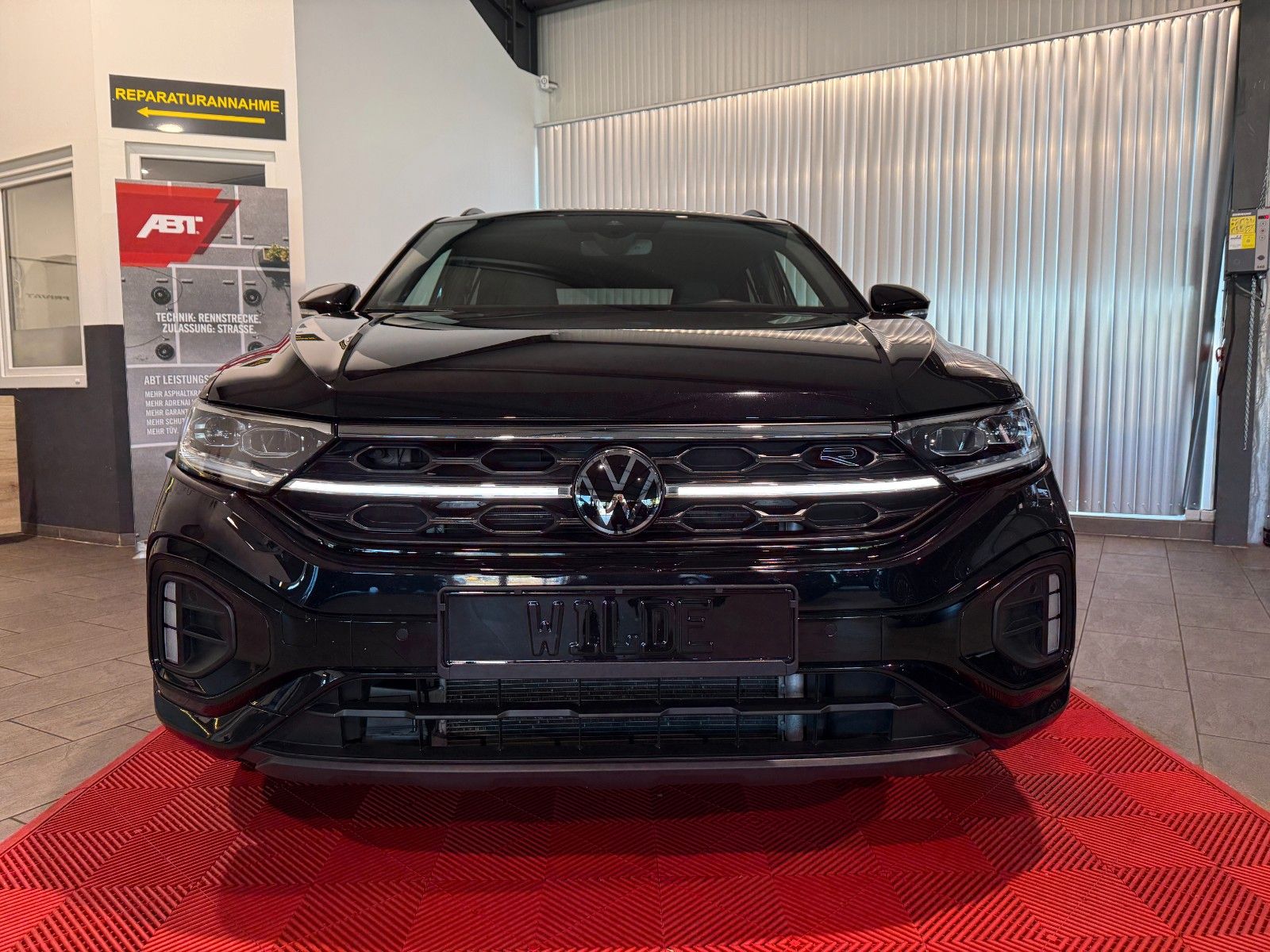 Volkswagen T-Roc R-Line - Samsaru's Car Outlet