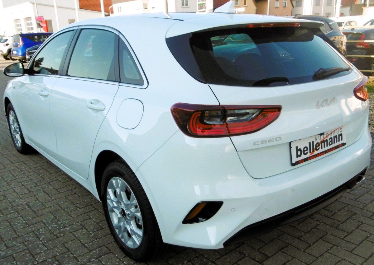 Kia Ceed 1.6 CRDi DCT Vision - Samsaru's Car Outlet