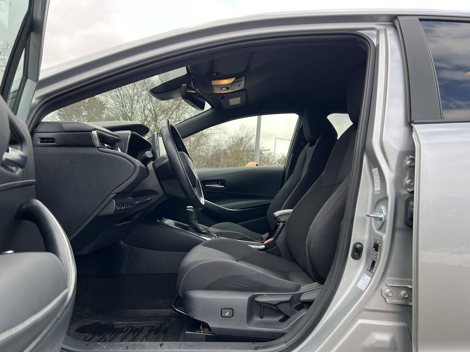 Toyota Corolla Touring Hybrid - Samsaru's Car Outlet