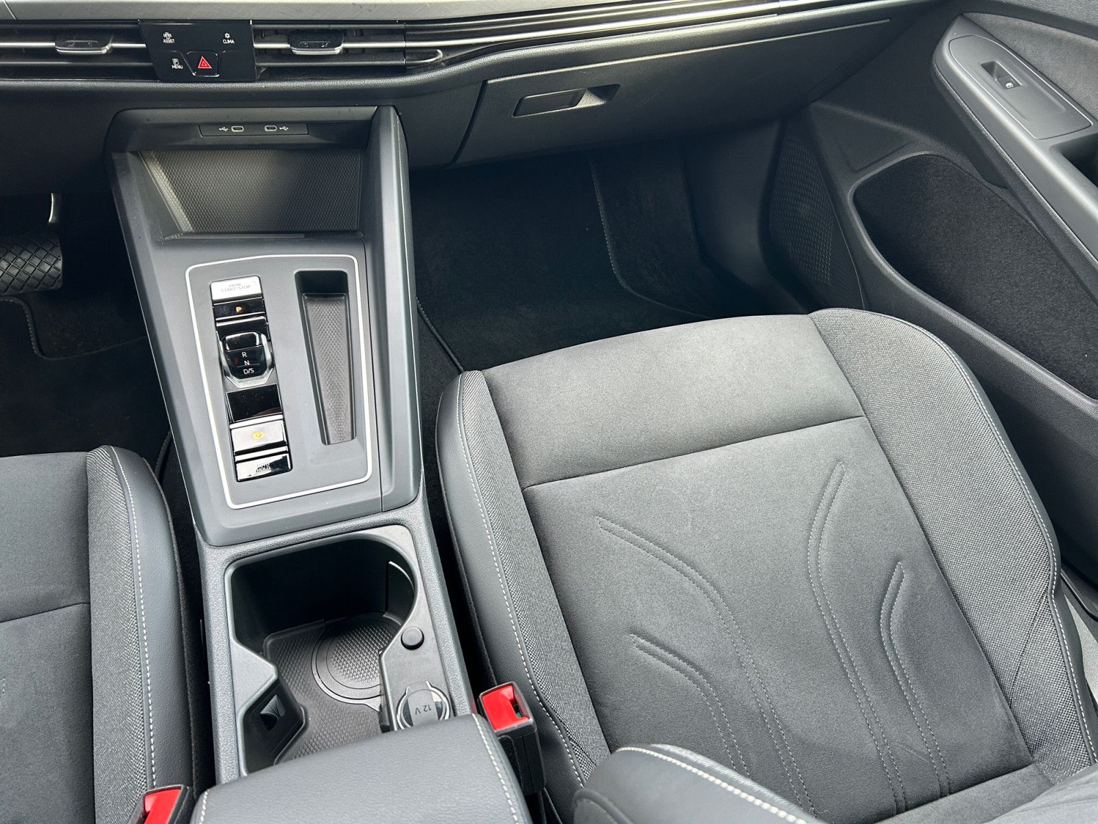 Volkswagen Golf VIII 1.5eTSI DSG Life 360° AHK HuD Standhei