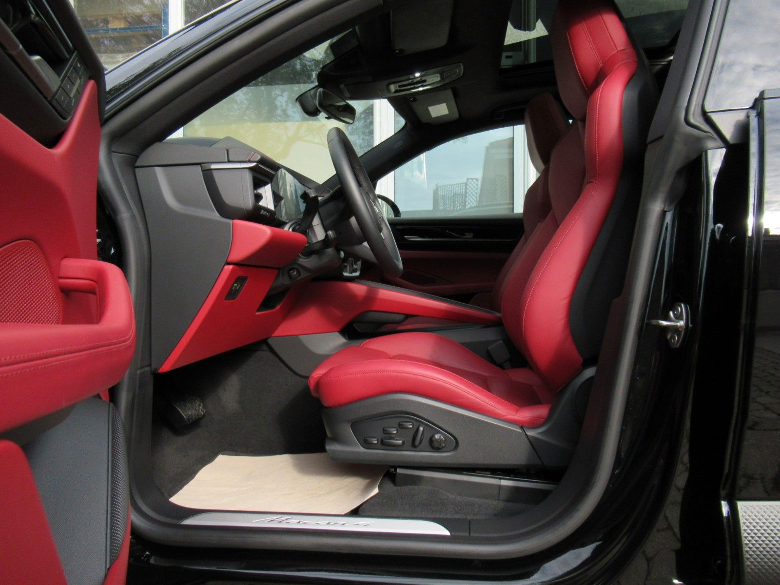 Porsche MACAN 4e - Samsaru's Car Outlet
