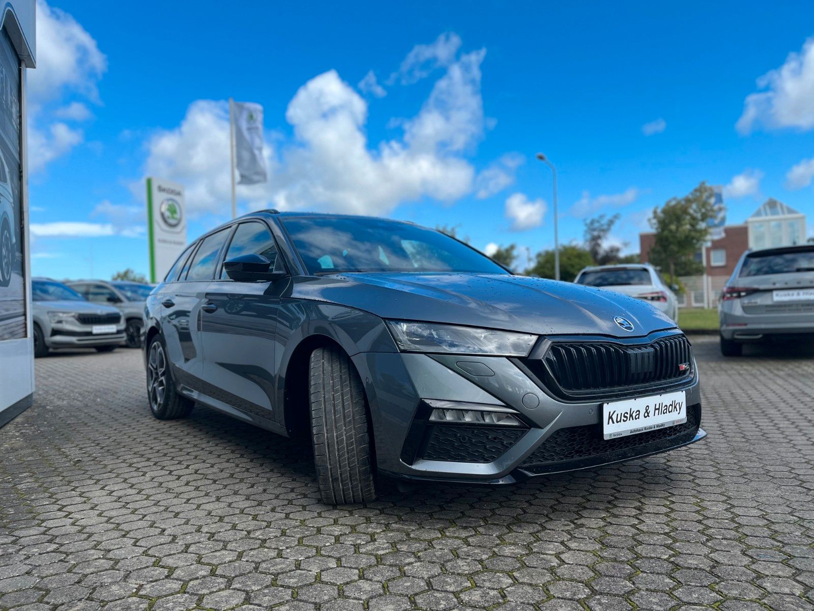 Skoda Octavia RS 2.0TSI - Samsaru's Car Outlet
