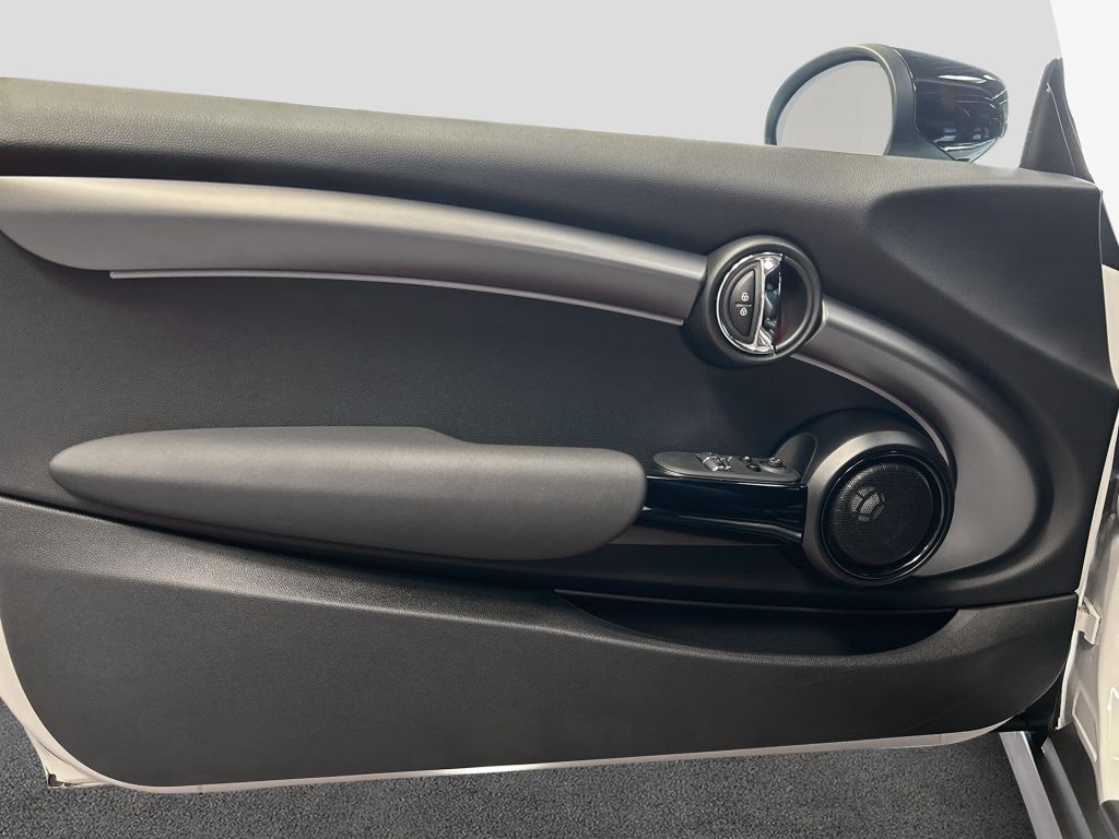 MINI Cooper SE MINI Yours Trim - Samsaru's Car Outlet