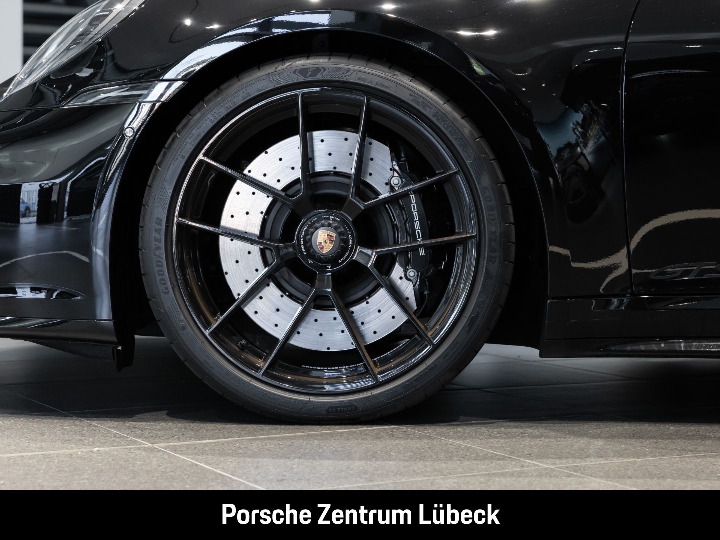 Porsche 992 911 Carrera 4 GTS BOSE Sportabgasanlage LED