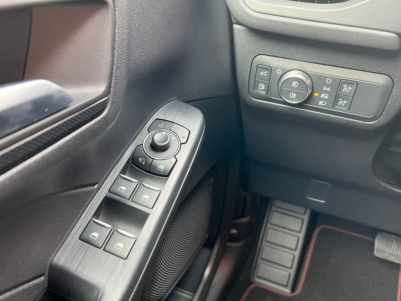Ford KUGA ST-LINE X - Samsaru's Car Outlet