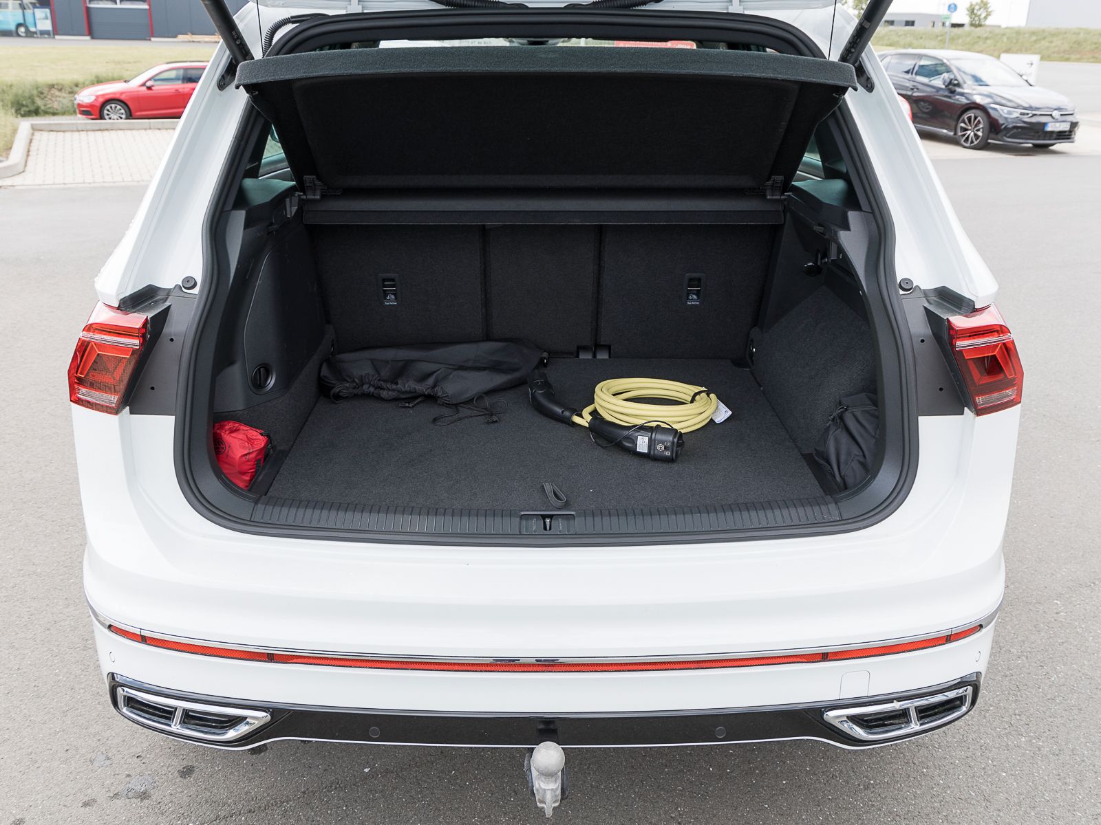 Volkswagen Tiguan 1.4 TSI eHybrid R-Line - Samsaru's Car Outlet