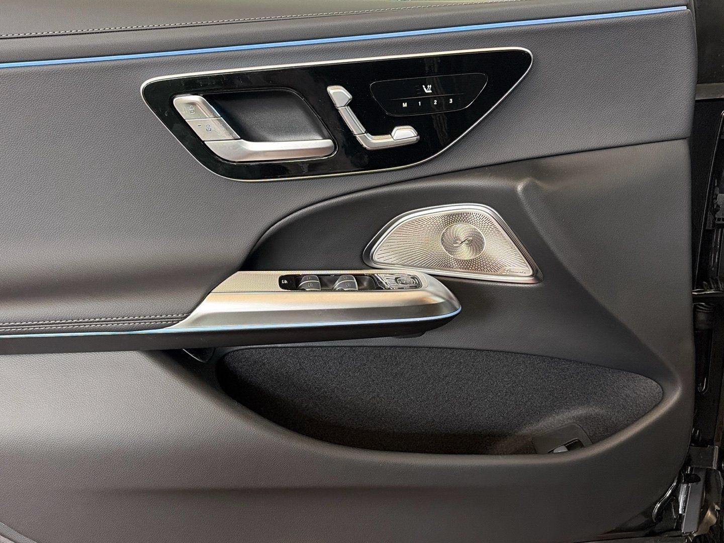 Mercedes-Benz E 220 d T AMG Night Pano 20" Burmester 360° AHK