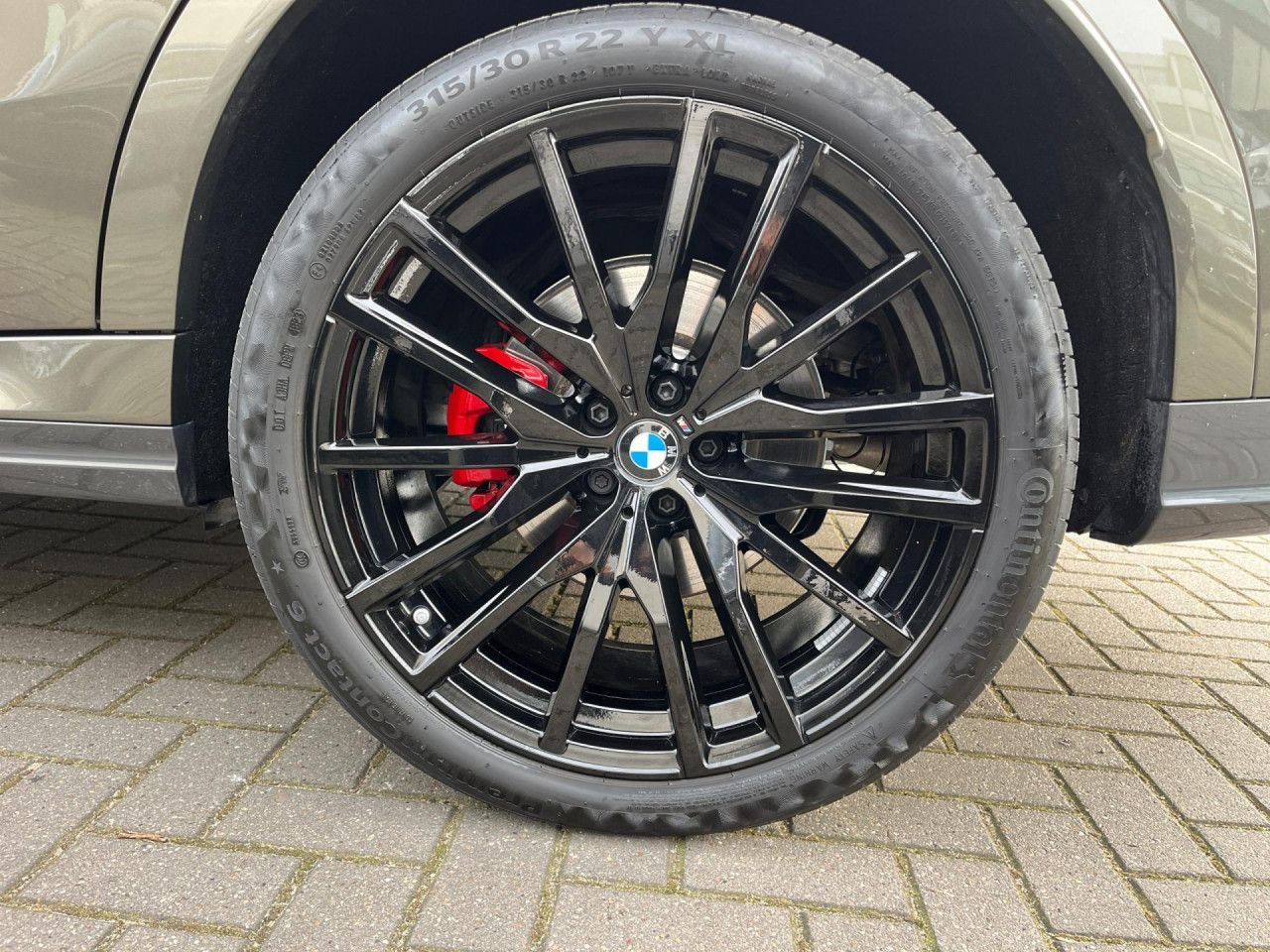 BMW X6 xDr 40dA M SPORT PRO SkyL,StHzg,AHK,B+W,KomSi