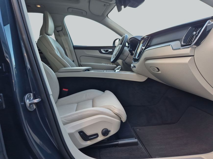 Volvo XC60 B4 D AWD Plus Dark  Business+Panorama