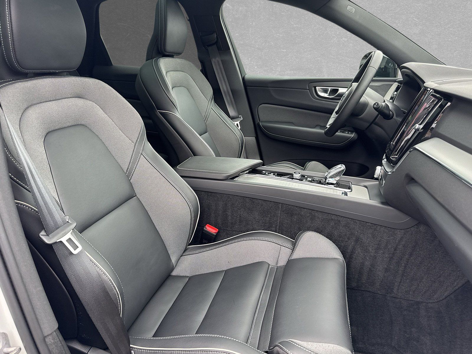 Volvo XC60 Recharge T8 AWD Plus Dark