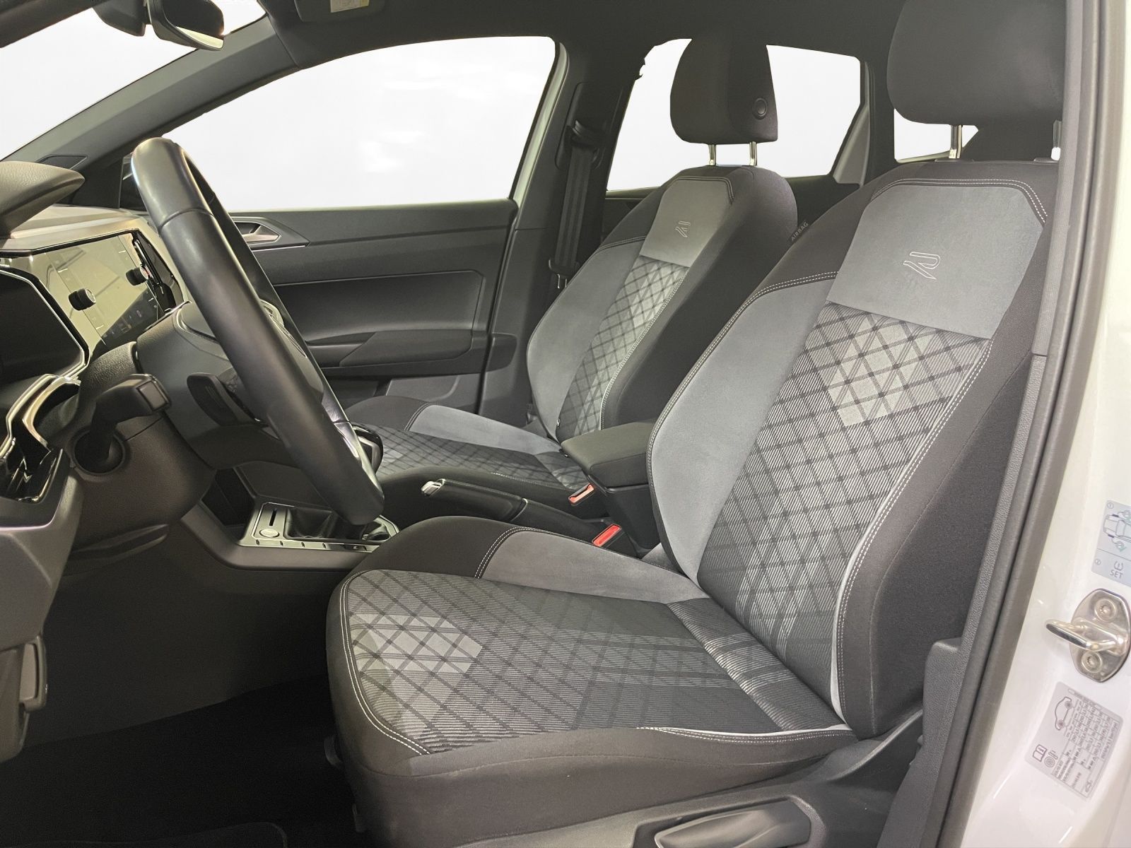 Volkswagen Taigo 1.5 TSI R-Line DSG - Samsaru's Car Outlet