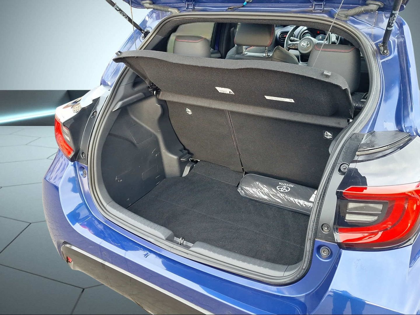 Toyota Yaris Tokyo Pop-Out 1.5 HUD Navi Soundsystem JBL