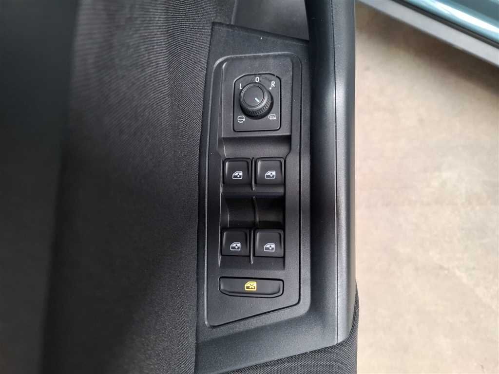 Volkswagen T-Roc Life 2.0 TDI DSG - Samsaru's Car Outlet