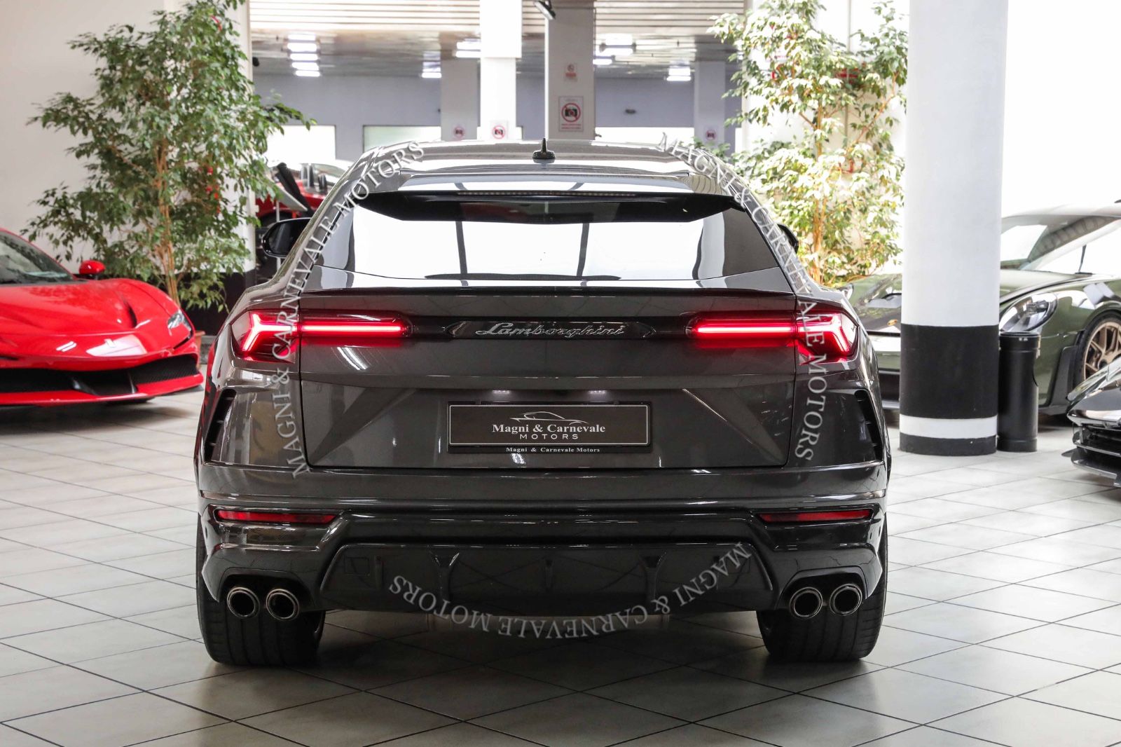 Lamborghini Urus - Samsaru's Car Outlet