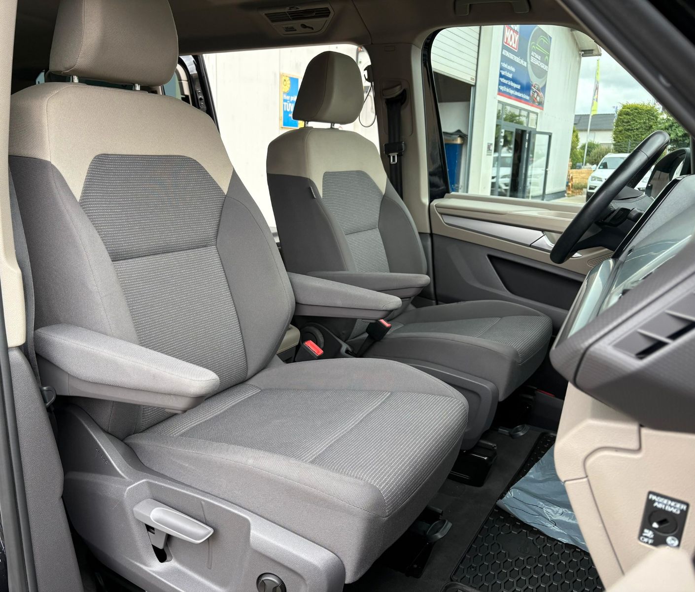 Volkswagen T7 Multivan 2.0TDI - Samsaru's Car Outlet