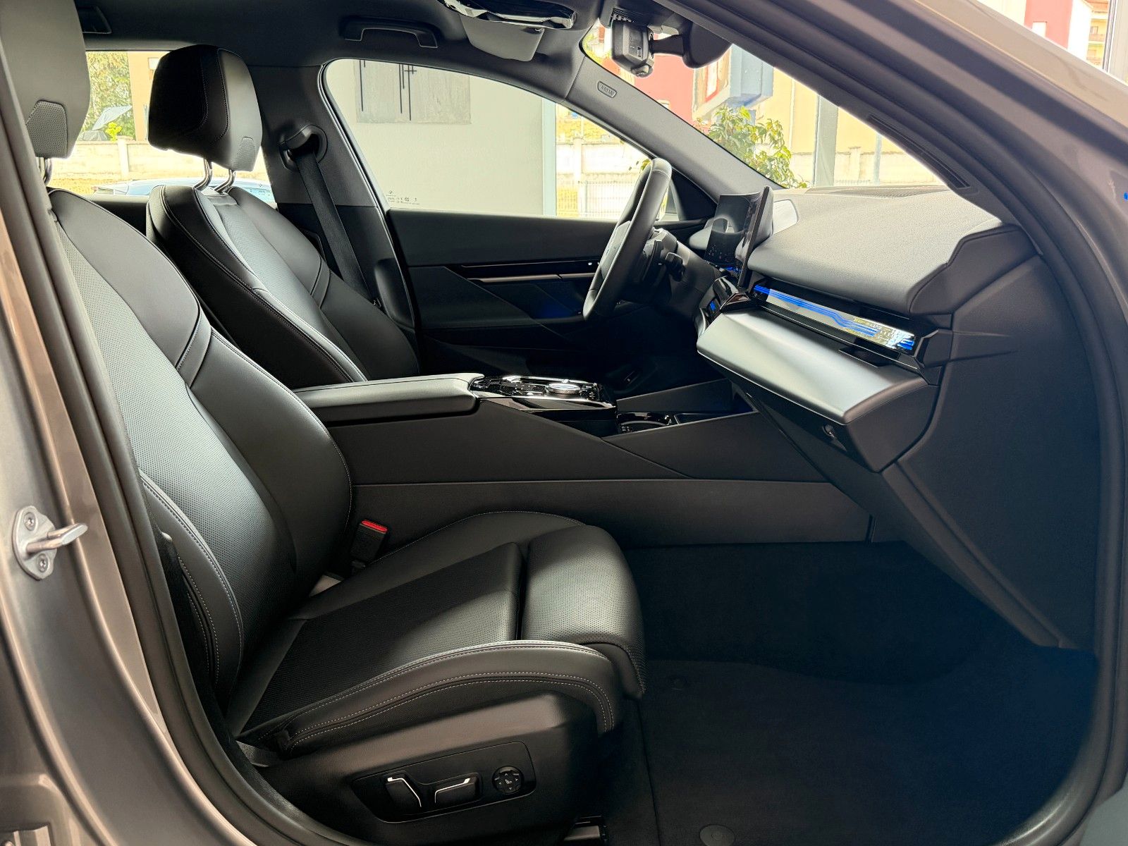 BMW 520d xDrive / AHK / 360° / Abstandtemp. / H&K