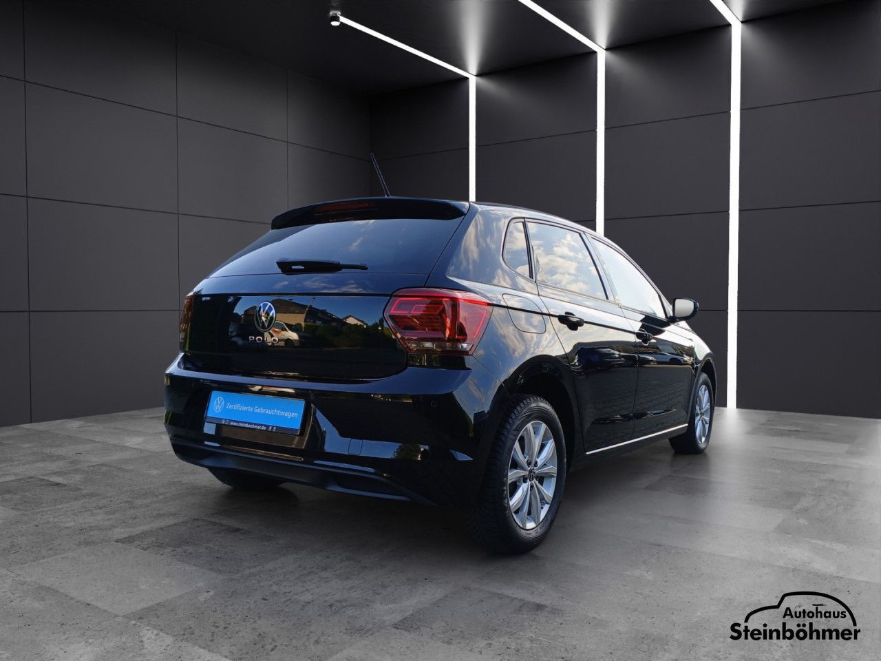 Volkswagen Polo Highline 1.0TSI DSG - Samsaru's Car Outlet