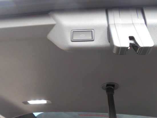 Volkswagen T7 Multivan Life 2.0 TSI DSG - Samsaru's Car Outlet