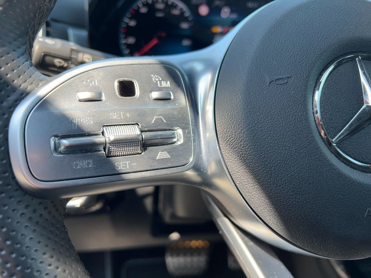 Mercedes-Benz A 180 AMG Line - Samsaru's Car Outlet