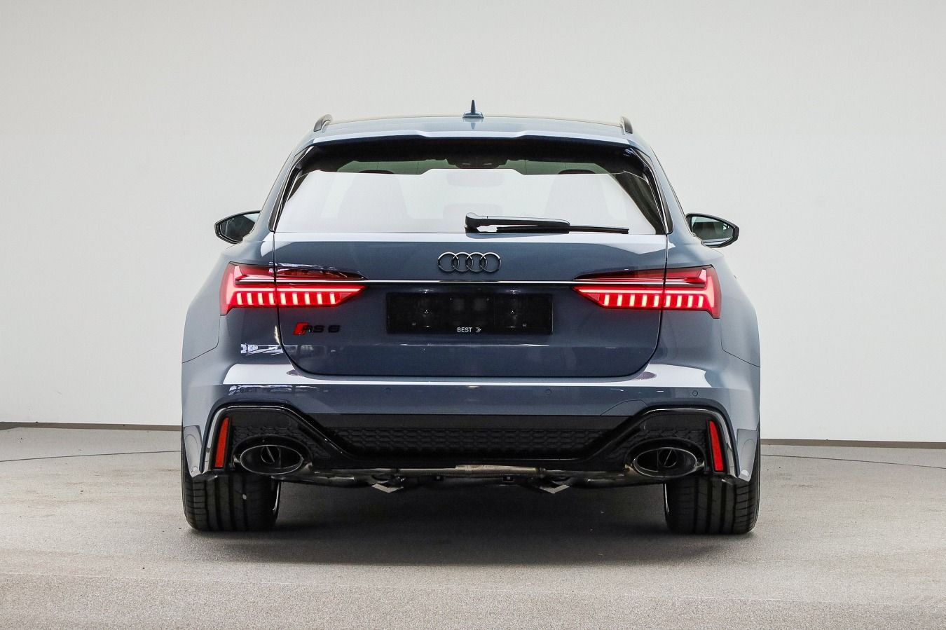 Audi RS 6 Avant HUP*KERAMIK*305KMH*LASER*AHK*PANO