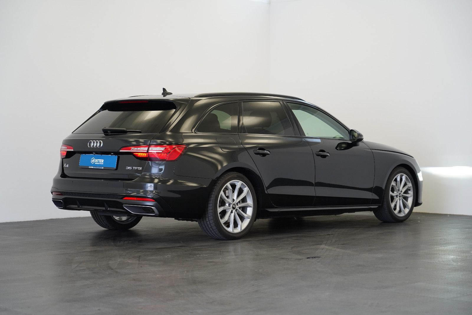 Audi A4 Avant 35 TFSI S Line S-Tronic - Samsaru's Car Outlet