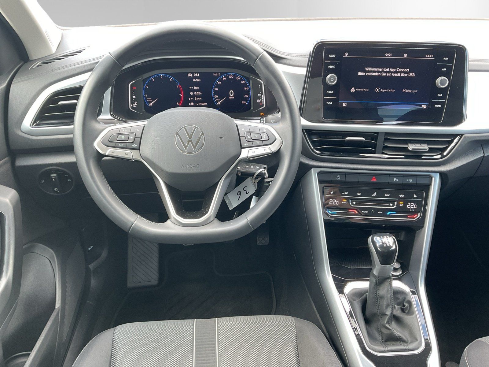 Volkswagen T-Roc 1.0 TSI Life - Samsaru's Car Outlet