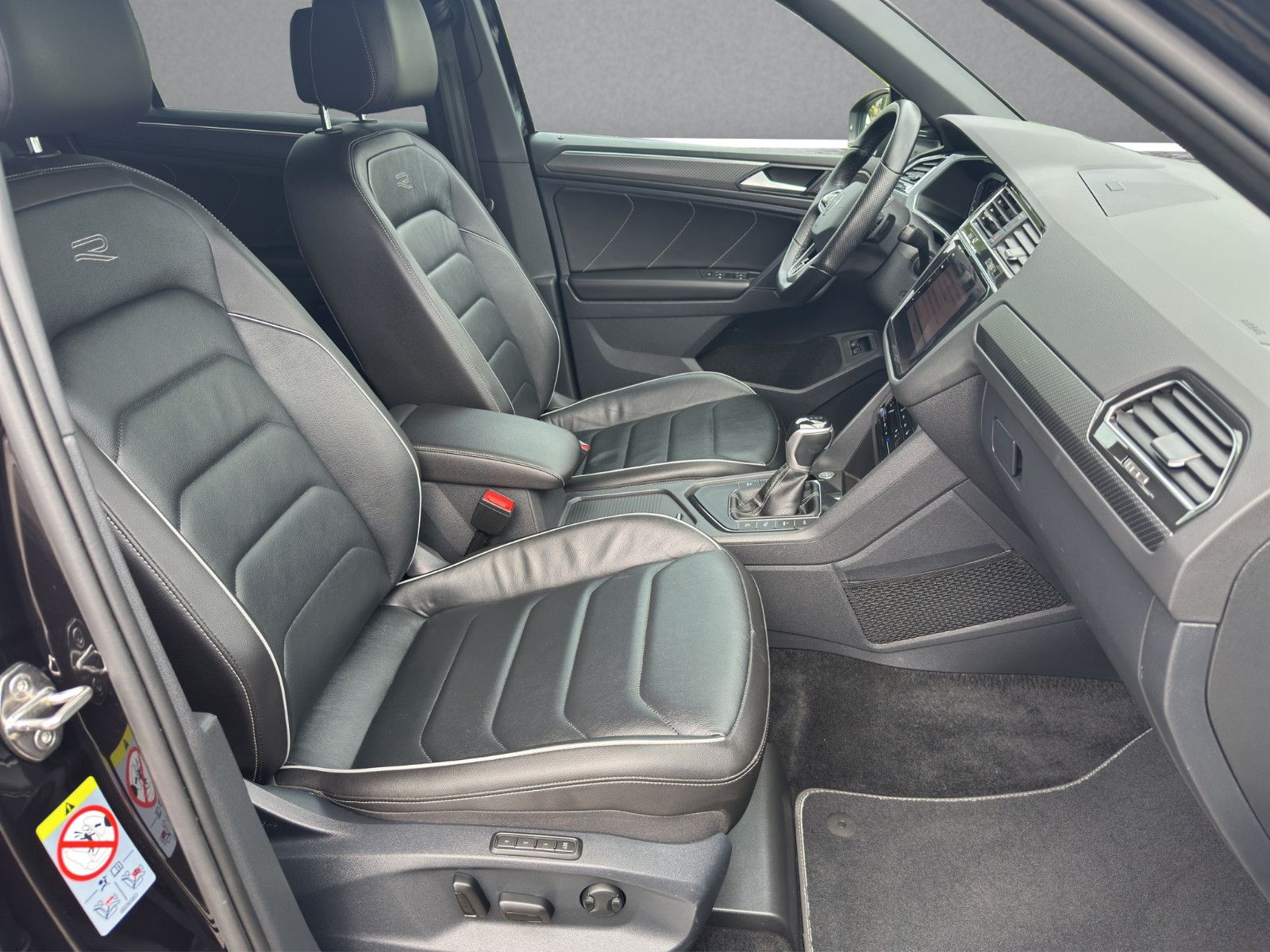 Volkswagen Tiguan eHybrid R-Line Black Style DCC AHK ACC
