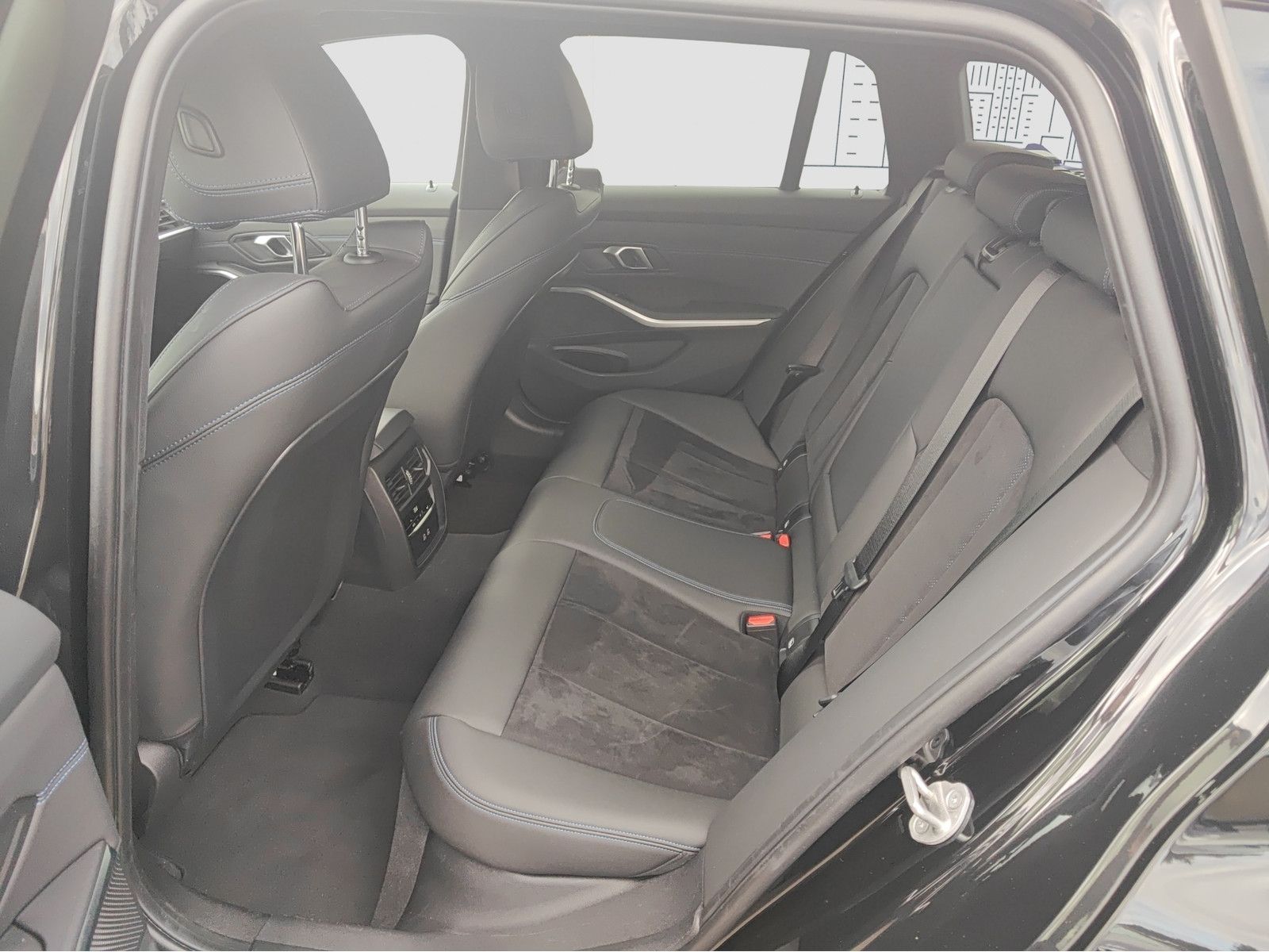 BMW 320d xDrive M Sport - Samsaru's Car Outlet