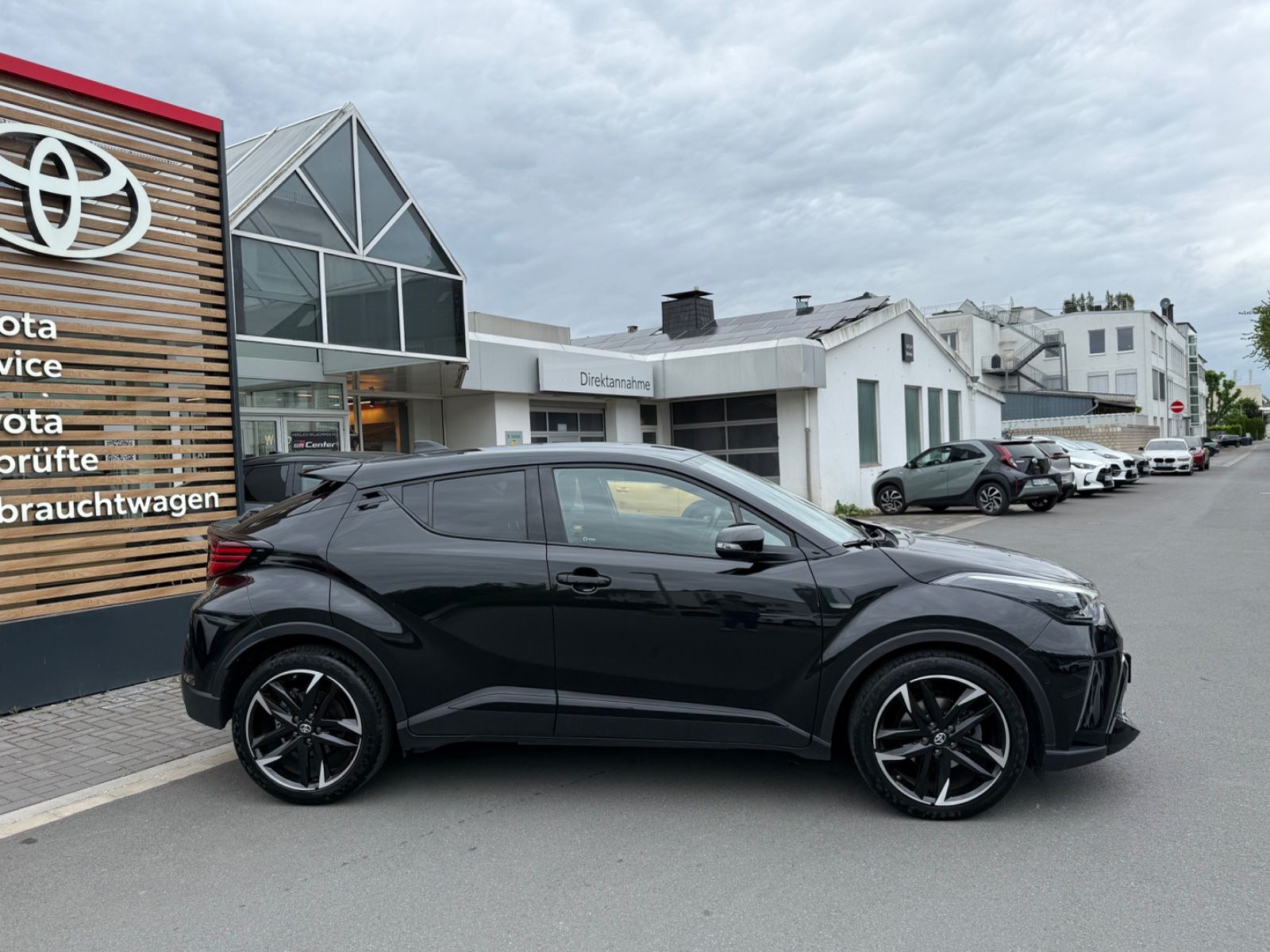 Toyota C-HR Hybrid GR Sport Black - Samsaru's Car Outlet