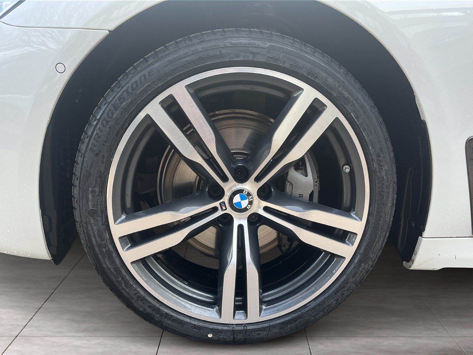 BMW 740d xDrive Limousine M Sportpaket Head-Up DAB