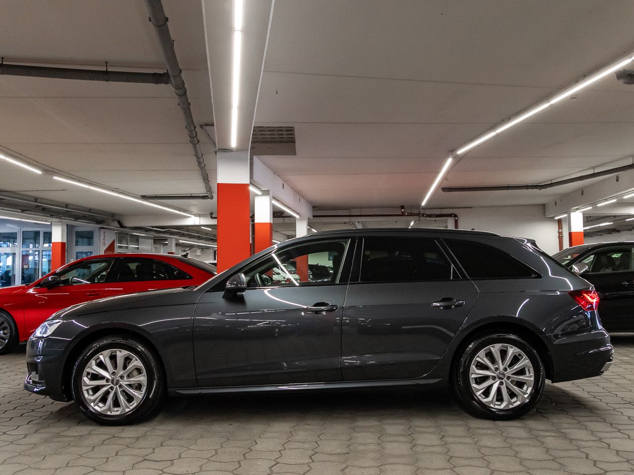 Audi A4 Avant 40 TFSI advanced - Samsaru's Car Outlet