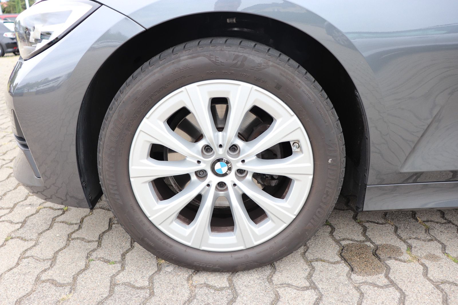 BMW 320i Touring Advantage - Samsaru's Car Outlet