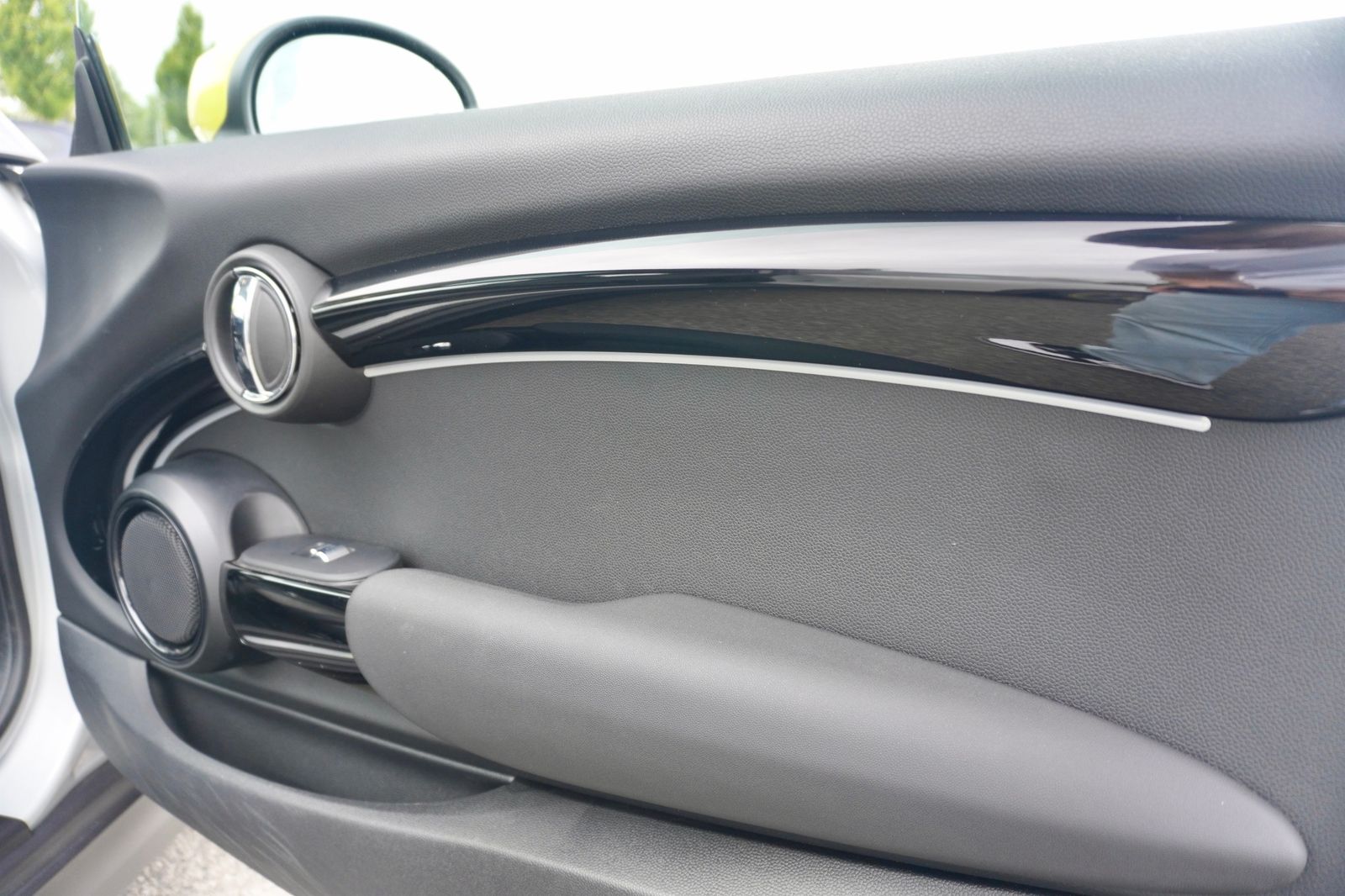 MINI Cooper SE Hatch - Samsaru's Car Outlet