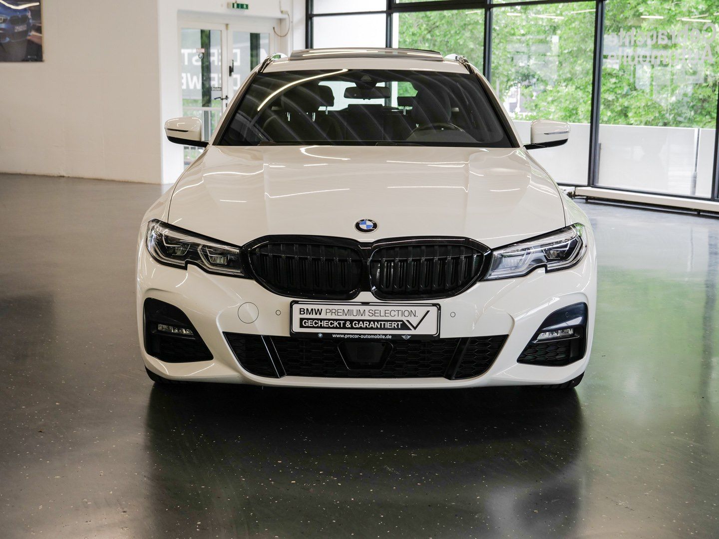 BMW 320d M-Sport Aut - Samsaru's Car Outlet
