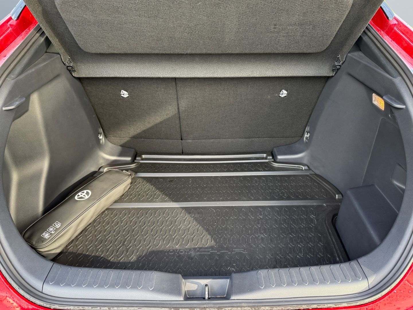 Toyota C-HR 2.0 Hybrid - Samsaru's Car Outlet